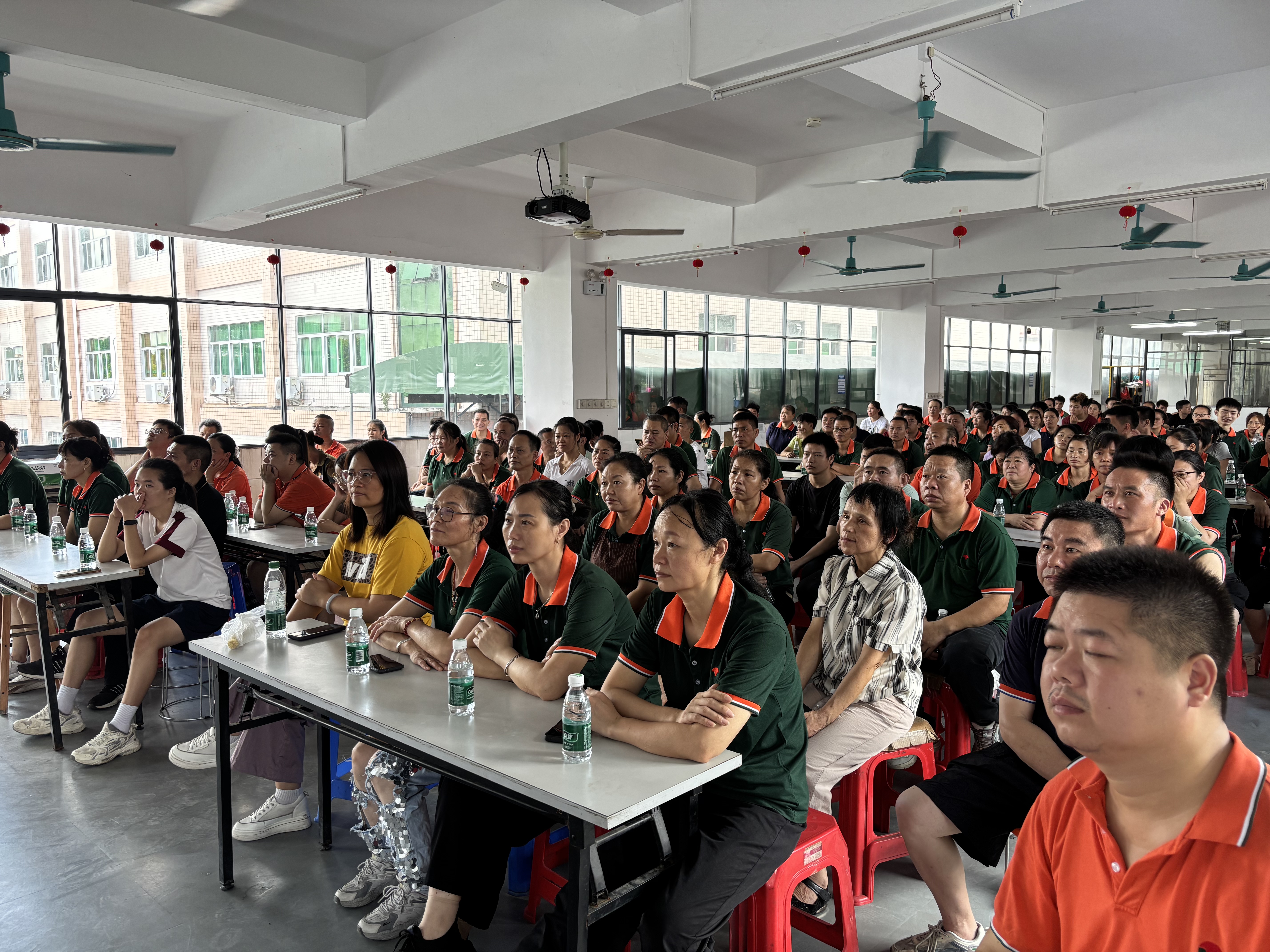 銘記偉大勝利，捍衛(wèi)和平正義——紀念中國人民抗日戰(zhàn)爭暨世界反法西斯戰(zhàn)爭勝利80周年閱兵禮贊
